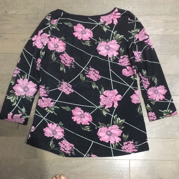 FMX COMFORT STRETCH FLORAL V NECK TOP - Picture 7 of 10